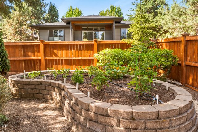 861 NW Yosemite Drive, Bend, OR 97703