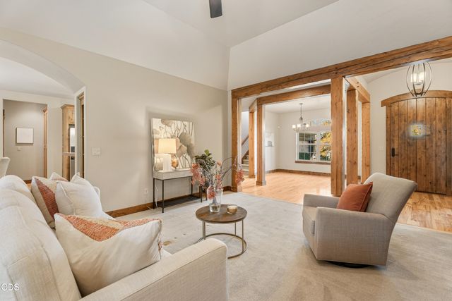 861 NW Yosemite Drive, Bend, OR 97703