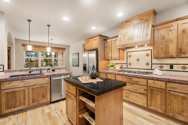861 NW Yosemite Drive, Bend, OR 97703