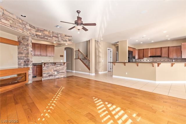 9805 QUEEN CHARLOTTE Drive, Las Vegas, NV 89145