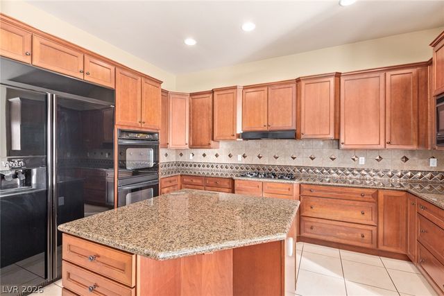 9805 QUEEN CHARLOTTE Drive, Las Vegas, NV 89145