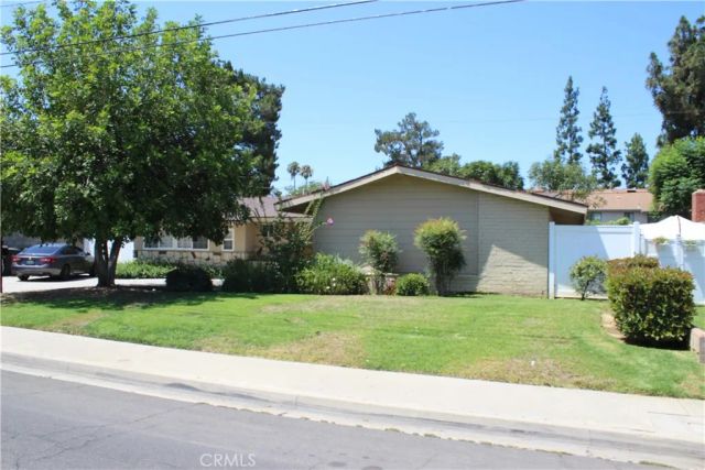 3748 Skylark Dr, Riverside, CA 92505