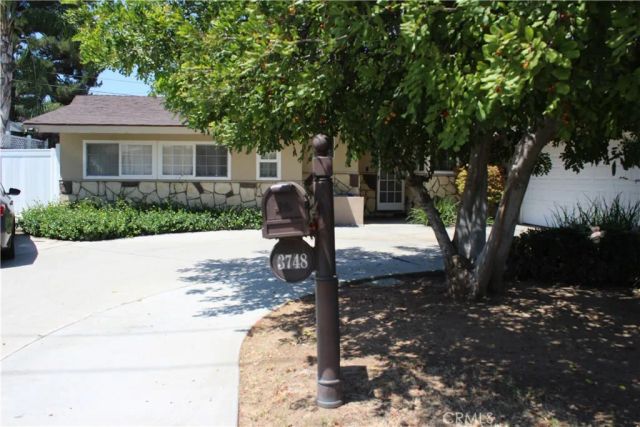 3748 Skylark Dr, Riverside, CA 92505