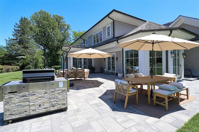 2 Pheasant Run, Kings Point, NY 11024
