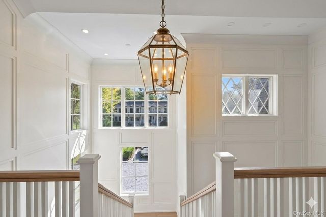 2 Pheasant Run, Kings Point, NY 11024