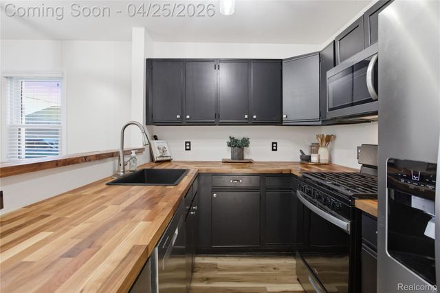 8822 Cogswell Street, Romulus, MI 48174