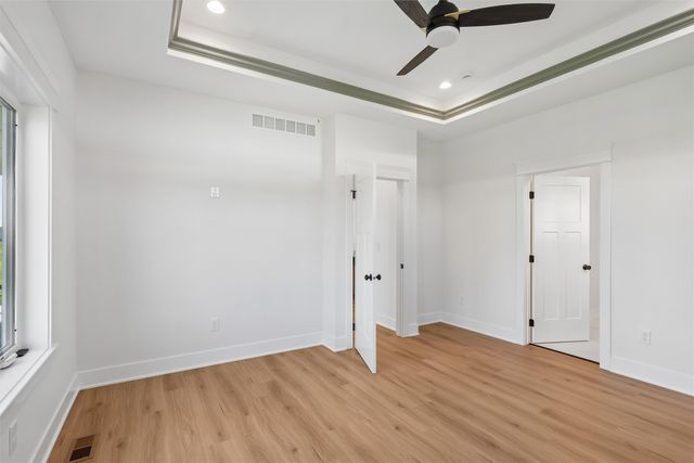 17537 Northview Drive, Urbandale, IA 50323
