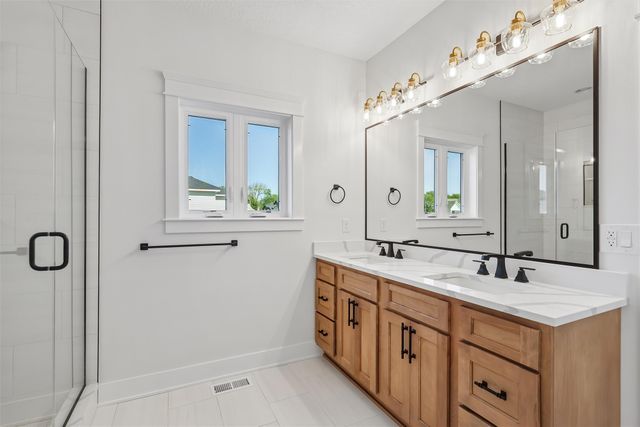 17537 Northview Drive, Urbandale, IA 50323