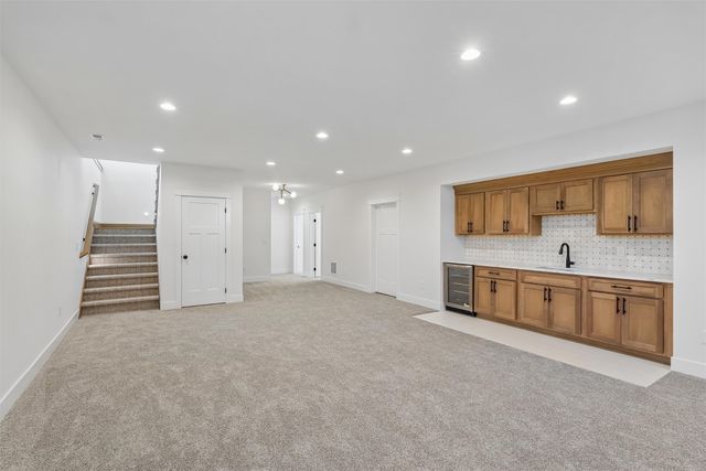 17537 Northview Drive, Urbandale, IA 50323