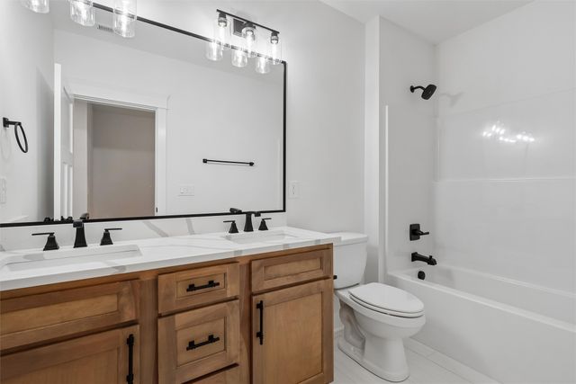 17537 Northview Drive, Urbandale, IA 50323