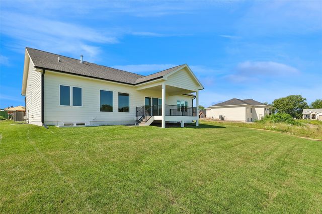 17537 Northview Drive, Urbandale, IA 50323
