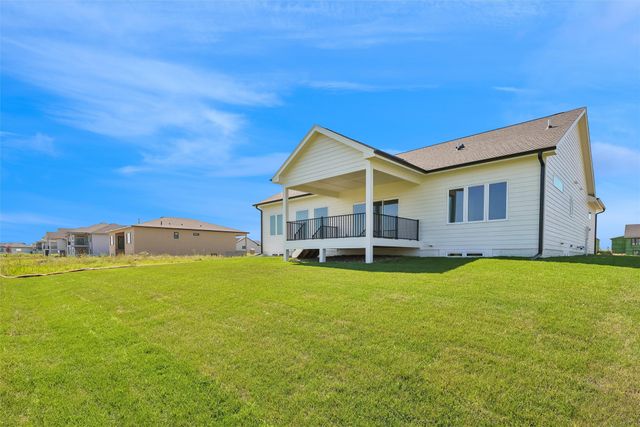 17537 Northview Drive, Urbandale, IA 50323