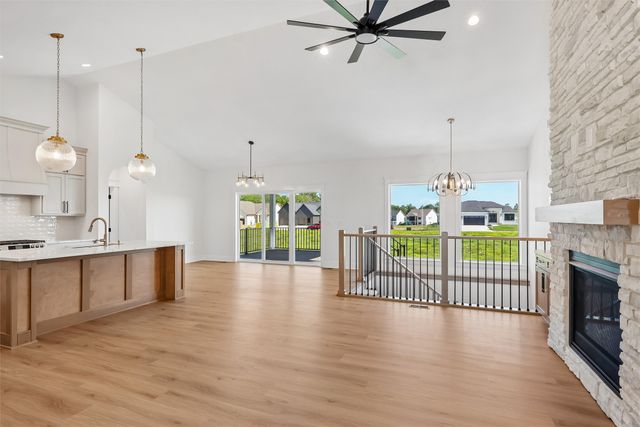 17537 Northview Drive, Urbandale, IA 50323