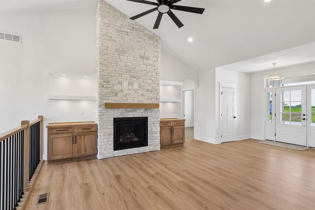 17537 Northview Drive, Urbandale, IA 50323