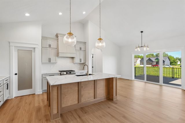 17537 Northview Drive, Urbandale, IA 50323