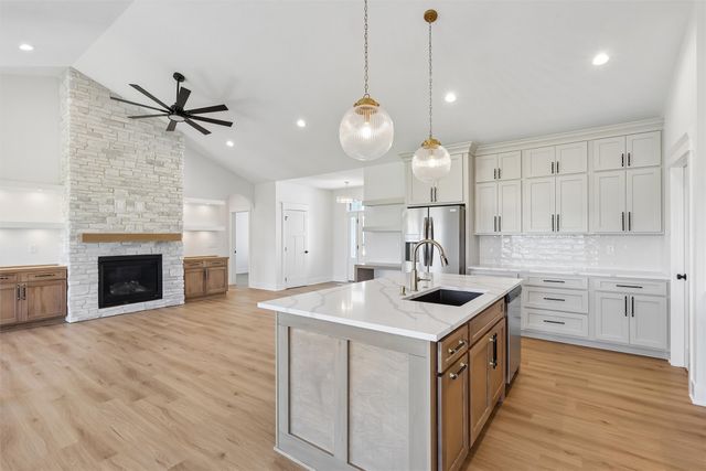 17537 Northview Drive, Urbandale, IA 50323