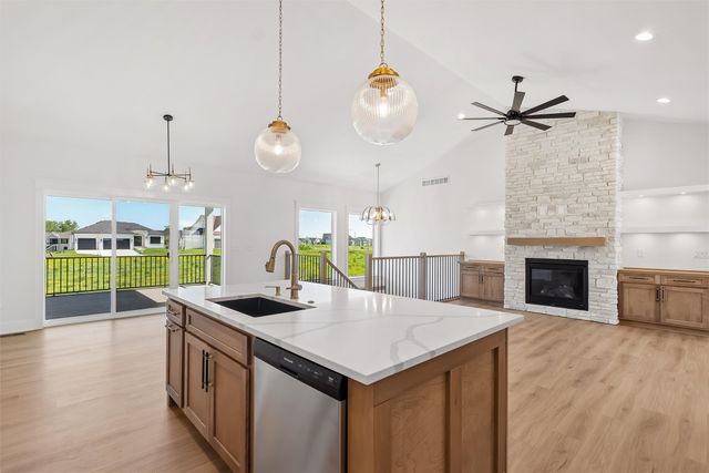 17537 Northview Drive, Urbandale, IA 50323