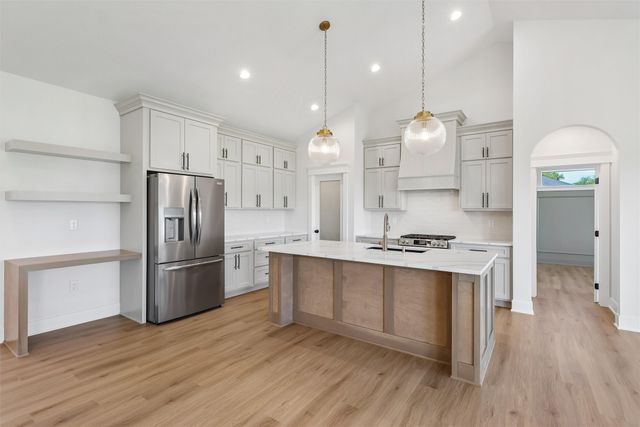 17537 Northview Drive, Urbandale, IA 50323