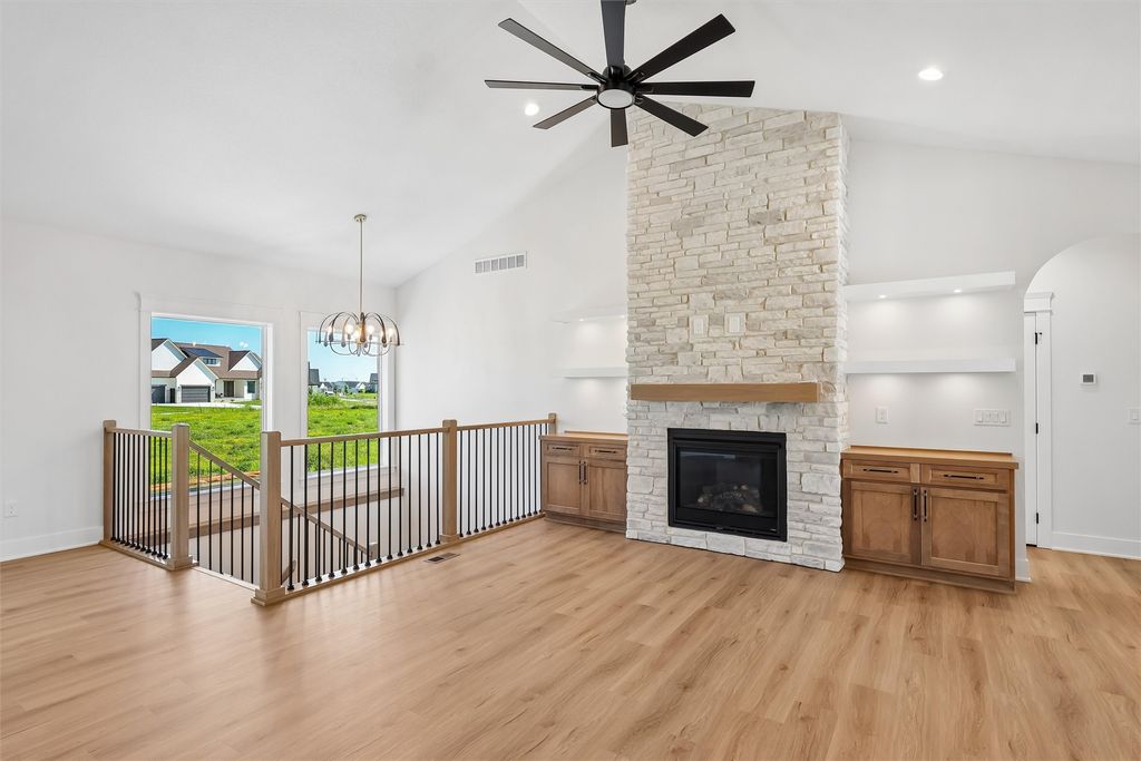 17537 Northview Drive, Urbandale, IA 50323