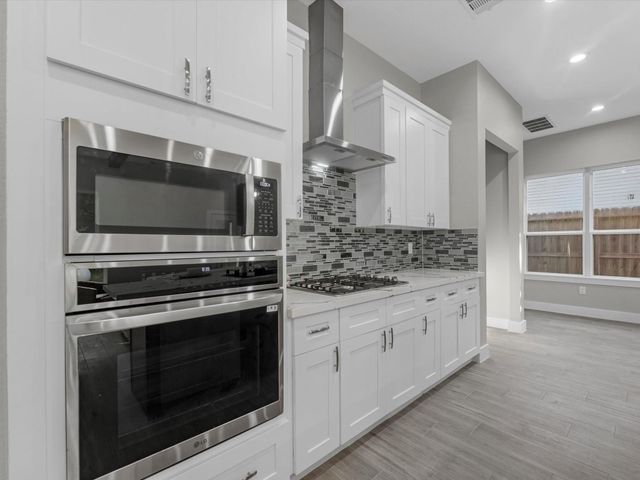 729 Magnolia Point Drive, Huffman, TX 77336