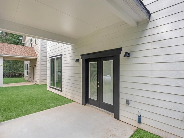 729 Magnolia Point Drive, Huffman, TX 77336