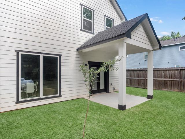 729 Magnolia Point Drive, Huffman, TX 77336