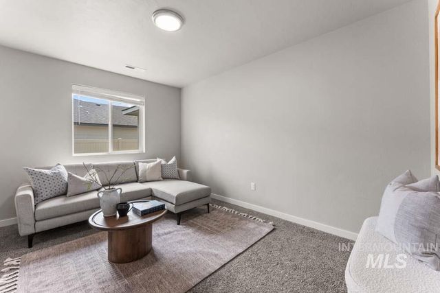 5796 N Oakstone Ave, Meridian, ID 83646