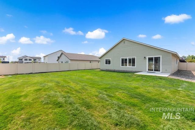 5796 N Oakstone Ave, Meridian, ID 83646