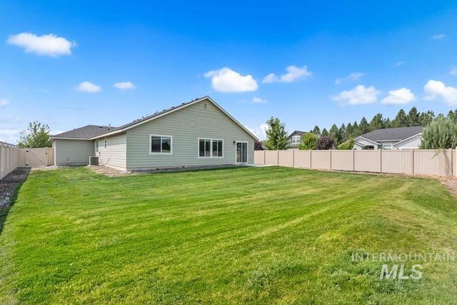 5796 N Oakstone Ave, Meridian, ID 83646