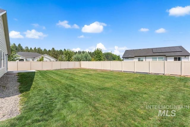 5796 N Oakstone Ave, Meridian, ID 83646