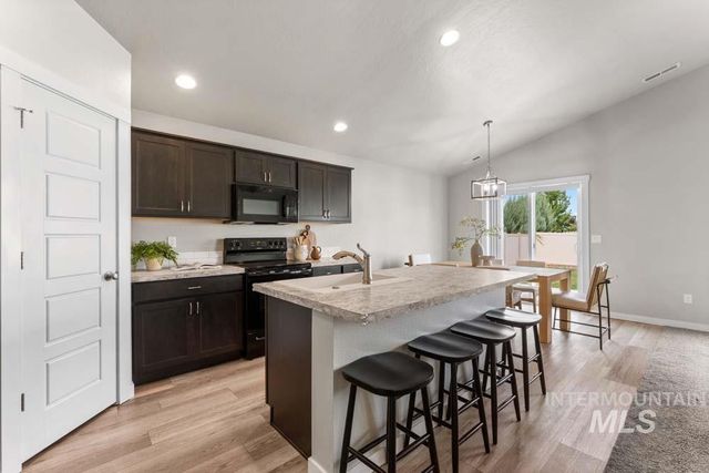 5796 N Oakstone Ave, Meridian, ID 83646