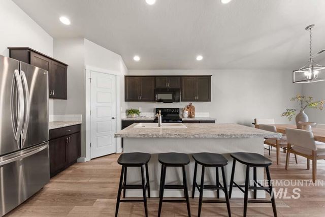 5796 N Oakstone Ave, Meridian, ID 83646
