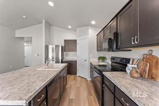 5796 N Oakstone Ave, Meridian, ID 83646