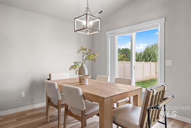 5796 N Oakstone Ave, Meridian, ID 83646