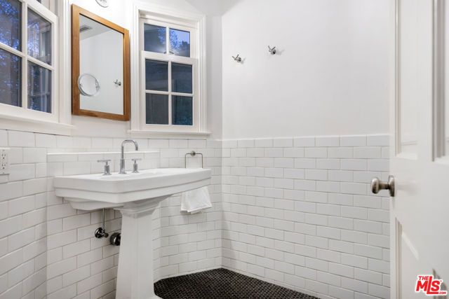 163 Acari Drive, Los Angeles, CA 90049