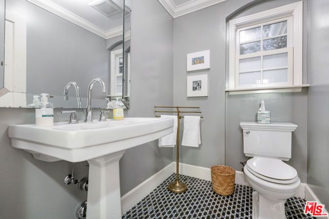 163 Acari Drive, Los Angeles, CA 90049