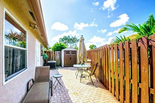 9709 Sunny Isle Circle, Boca Raton, FL 33428