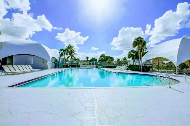 9709 Sunny Isle Circle, Boca Raton, FL 33428