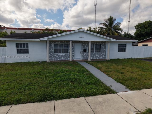 20570 NW 1st Ct, Miami Gardens, FL 33169