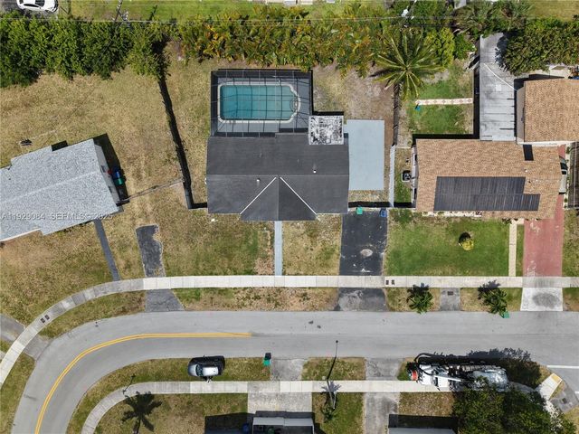 20570 NW 1st Ct, Miami Gardens, FL 33169