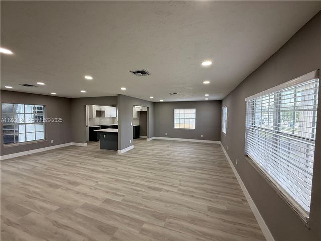 20570 NW 1st Ct, Miami Gardens, FL 33169