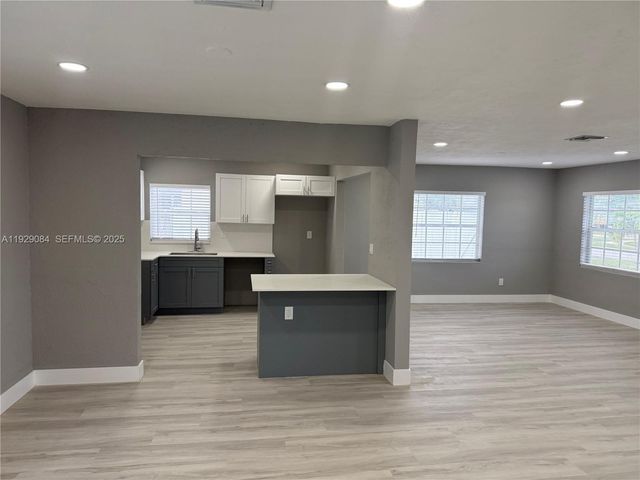 20570 NW 1st Ct, Miami Gardens, FL 33169