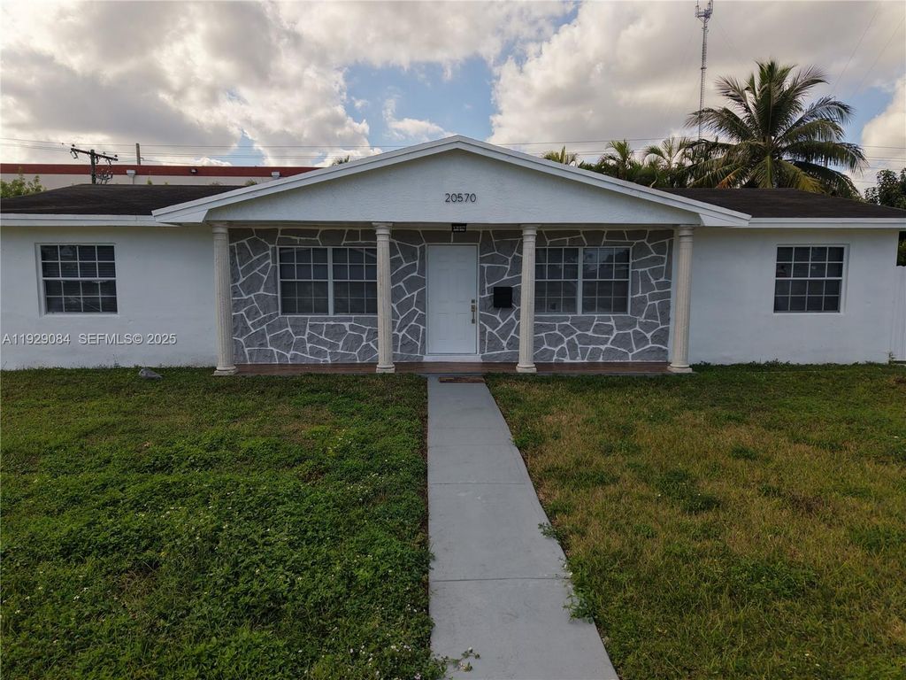 20570 NW 1st Ct, Miami Gardens, FL 33169