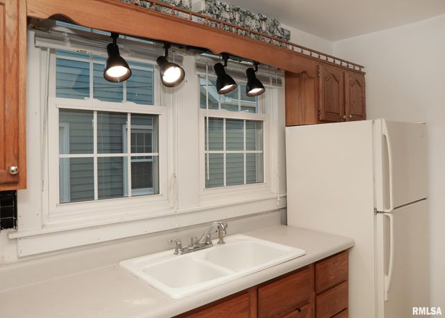 421 10TH Street A, Silvis, IL 61282