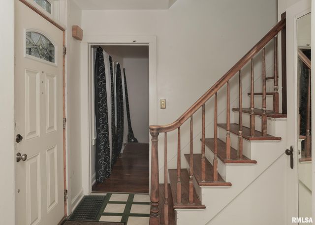 421 10TH Street A, Silvis, IL 61282