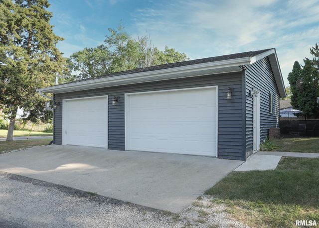 421 10TH Street A, Silvis, IL 61282