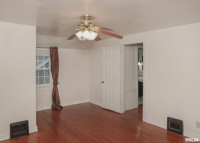 421 10TH Street A, Silvis, IL 61282