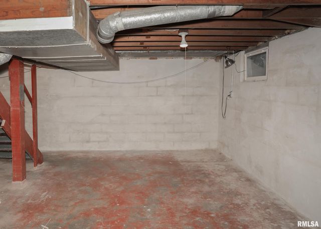 421 10TH Street A, Silvis, IL 61282