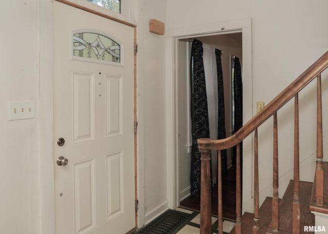 421 10TH Street A, Silvis, IL 61282