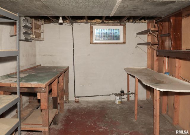 421 10TH Street A, Silvis, IL 61282